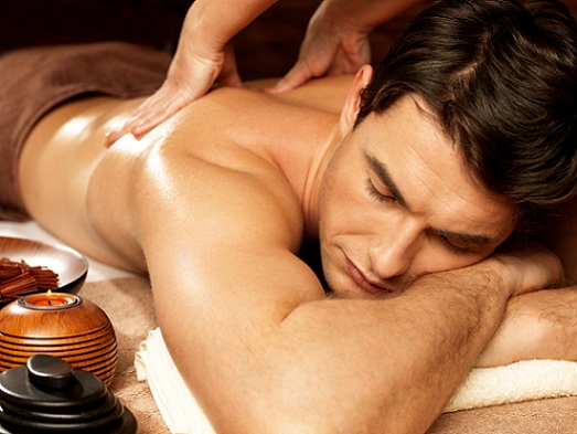 Ganzkörper-Massage mit Aprikosenkernöl